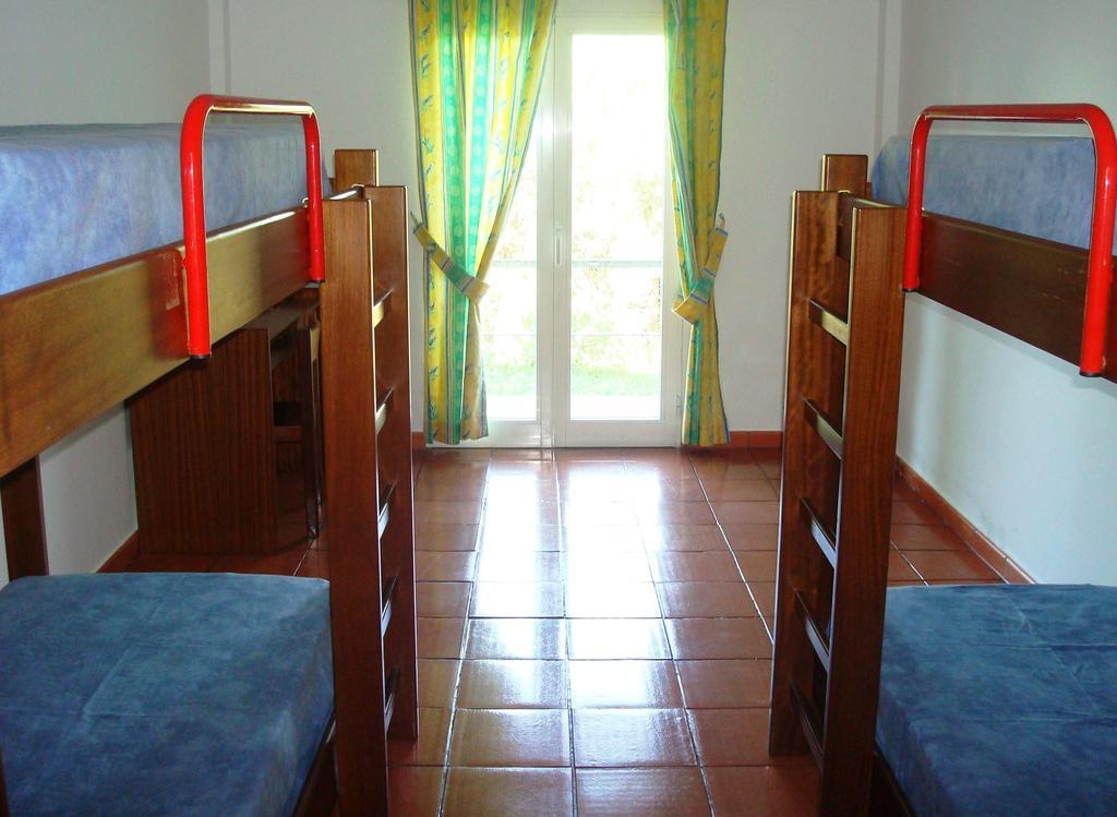 Hi Almograve - Pousada De Juventude Room photo