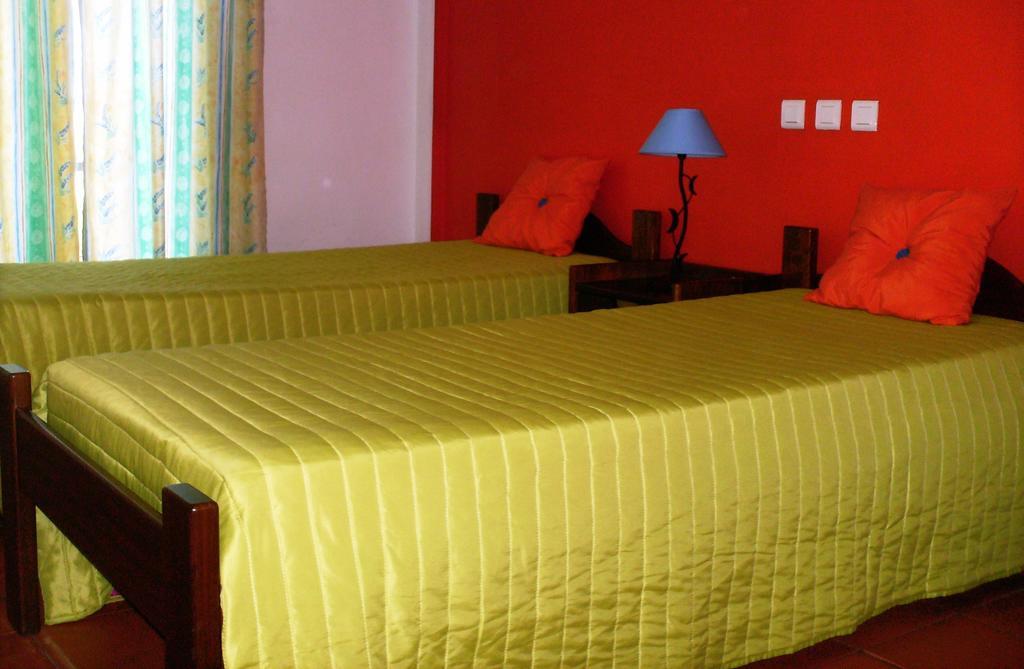 Hi Almograve - Pousada De Juventude Room photo